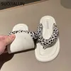 Suojialun 2021 Märke Design Kvinnor Flip Flop Högkvalitativ Soft Summer Strand Slipper Ladies Casual Home Slides Sandal Skor K78