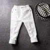 Jongens Meisjes Jeans Lente En Herfst Wit 2021 Koreaanse Versie Mode Slanke Elastische Taille Broek Gat Casual Kinderen Broek 210306