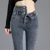 Högkvalitativ vinter tjock hög midja varma jeans tjocka kvinnors mode stretch knapp blyerts byxor mamma casual plus sammet jeans 210302