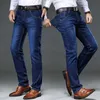 Klassieke heren plus size jeans mode zakelijke casual elastische kracht slim fit zwart blauw merk broek 40 42 44 210622