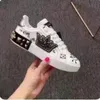 Schoenen Dames Herfst Lederen Sneakers Graffiti Print Platform Designer Schoenen Bling Klinknagels Letters Flats Schoeisel Size34-45 LKMK0002