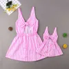 Matka Córka Suknie Rodzinne Dopasowanie Ubrania Kobiety Dzieci Dziewczyna Stripe Bez Rękawów Dress Mommy i Me Ubrania T Shirt Dress Q0716