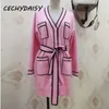 Cardigan maglione lungo rosa Runway Fashion Tasca con maniche con scollo a V Abiti eleganti di Natale con fasce Capispalla lavorati a maglia 210914