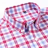 England Style Soft 100% Bomull Kortärmad T-shirts Enkel Patch Ficka Sommar Casual Standard-Fit Button-Down Plaid Stripe Shirt 210708