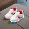 Taille 21-30 Boucle de crochet de rétroéclairage pour enfants LED Lumineux chaussures chaussures Sneakers lumineuses pour bébés chaussures rougeoyantes Sneakers avec lumières 210315