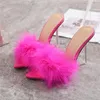 Été nouveau sexy plume femme sandales transparent plexiglas talons hauts fourrure stiletto peep toe mules dame diapositives chaussures rose