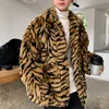 Męskie futro Faux Tiger Leopard Płaszcz Mężczyźni Zima Ciepła Gruba Kurtka Turn-Down Kołnierz Płaszcze Płaszcze Moda Męska Odzieży Outerwear Plus Rozmiar M-3XL