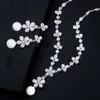 Beaqueen Noble Cubic Zircon Crystal Flower Pearl Örhängen Halsband Brud Smycken Set Bröllopsklänning Tillbehör till Brides JS220 H1022