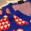 Kobiety Sweters Designer Warm Ladies Sweater Love Apple Jacquard V-Neck Cardigan Womens Autumn Blue and Red Kolor Dopasowanie dzianin TTK