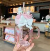 뚜껑이 있는 최신 20.3OZ 스타벅스 밀짚 유리 커피 머그, 체리 핑크 메이슨 스타일 물컵, 별도의 상자 포장, 맞춤형 로고 지원