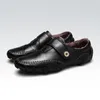 PU 2023 الجلود المتسكعون الرجال أحذية شتوية دافئة حذاء الفراء السميك حذاء moccasin على s مسطحة الأحذية السببية رجال الأحذية الذكور