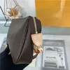 ファッションショルダーバッグレトロトップレディーストートバッグカラー印刷デザインリベット装飾高品質のハンドバッグ財布