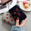 Portafoglio corto alla moda per donna Luxury Small PU Leather Buckle Cherry Embroidery Money Pouch Student Simplicity Card Holder