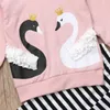 Flickor Swan Emroidery Kläder Casual Set för Kids 2 år Cotton Toppar och Stirped Byxor Mjuk Outfit Boutique 210529