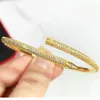 Bracciale da sposa da donna polsini in acciaio al titanio gioielli con diamanti pieni di San Valentino confezione regalo di moda di lusso