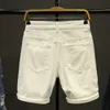 Été blanc Hommes Ripped Loose Straight Jeans Short Fashion Hip hop Bermuda Holes mâle Couleur unie Casual Beach Denim shorts 210310