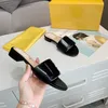 Designer Sandals Dames Nappa Lederen Slides Reliëf lettersing Enkele riem 25mm muilezels zomer buiten flats Sexy schoenen met doos nr 271