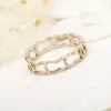 Brinco de gota de forma redonda de qualidade luxuosa com design oco para mulheres anel de presente de joias de casamento tem caixa de selo ps3972
