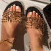 Studdade platta sandaler sommarskvinnor tofflor strandskor individuell metalldekoration utanför öppen varm försäljning