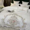 Bedding Sets Luxury White 100% algodão espesso Landing vintage chique em bordado floral Conjunto de edredon capa de edredão/travestas de chapas fixas