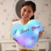 Aydınlık Yastık HeartChion Renkli Parlayan Peluş Bebek LED Işık Oyuncaklar Hediye Kız Çocuklar için Noel Doğum Günü 220311