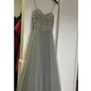 Long Prom Vestidos Bling Bling Beading Crystal Cristal Sem Mangas Spaghetti Correias Vestidos de Noite Prata Tule Dress