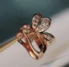 V or Boucle d'oreille clip fleur de qualité luxueuse avec tous les diamants de couleur platine et plaqué or rose 18 carats pour les femmes bijoux de mariage gif