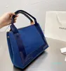 Klasyczne torebki na płótnie Projektanci damskiej torby na zakupy worki na ramię duża zdolność do ramion z literą wysokiej jakości