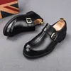 Top Sexy Men Dress Shoes Splicing Buckle Black Bottom Gentleman Gentleman Groom Core Utilisé pour le mariage Boyfriend Oxford Footwear