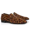 Herenontwerper Echte lederen kledingschoenen Sneakers Black Bruine Leopard Suede Rivets Glitter Wedding Shoe
