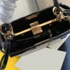 7a+designers Ny stil En liten handväska med ett hårt bräde som skiljer två fack 24478 Vrid låsen på båda sidor borttagbara axelband väskor