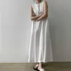 Chic Kvinnor Sommar Vintage Bomull Och Linne Lång Tank Klänning Ärmlös Lös midja Stor Hem Rund Neck Long Sundress 210527