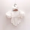 Barn Boutique Kläder Baby Vit Bomull Romper Ruffle Ärm Girls Princess Jumpsuit 1st 1 2 År Birthday Party Kläder 210615