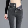 Högkvalitativ vinter tjock hög midja varma jeans tjocka kvinnors mode stretch knapp blyerts byxor mamma casual plus sammet jeans 210302
