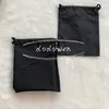 11.5x15cm svart silke dammväska mode packning väska c vip paket sträng väska för smycken tryckta bokstäver lagringsfall god kvalitet