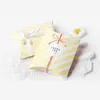 Stripe Pillow Shape Candy Box Julklapp Väska Bröllop Favoriter Baby Shower Birthday New Year Party Festlig inredning