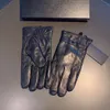 2021 Wysokiej klasy Rękawice Kuchacze Klasyczny Sprzęt Logo Rękawicy Luksusowy Projektanci Moda Osobowość Rękawiczki Mężczyźni Solid Color Prostota Rękawiczki