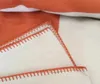 Couverture de lettres Swine en laine douce Châle portable Porable Plaid canapé-lit enlemeure Printemps automne femmes jet des couvertures queenses 278p