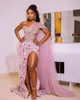 Arabski Aso Ebi Pink Lace Mermaid Dresses 2022 Jedno ramię Plus Size Seksowne wysokie rozłam formalne wieczór OCN SUNTS RABE DE SOIRE