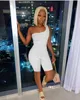 Sommar Kvinnor Fritidssporter Jumpsuits Fashion One Shoulder Sexy Hollow-Out Shorts Rompers Slim Fit Onesies Bodysuit