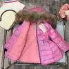 Klassisk docka Midlength Down Jacket Girls Coat Highend Coat 95 White Goose Down Overdized Raccoon Fur Collar Hat1352988