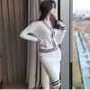 Elegante streep splice tweedelige set witte V-hals Knit vest top en hoge taille potlood rok kwaliteit lente kleding 210529