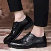 Brązowe buty dla mężczyzn Formalna skóra Moda Luksusowy Mens Designer Comfort Classic Dress Loafers Zapatos de Hombre