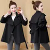 Trench feminina casacos femininos quebra -vento médio 2022 Primavera e outono Moda coreana Temperamento pequeno casaco casual casual