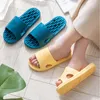 Erkekler Kapalı Ev Terlik Yaz Ayakkabı Oymak Çift Yumuşak Taban Masaj Sandalet Kaymaz Banyo Çevirme Kadın Plaj Ayakkabıları