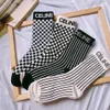 4Color Letters Brodery Print Checkerboard Stripe Decorations Unisex Cotton Socks Winter Designer Casual Sport Breatble Sticke Stocking