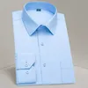 Bolso de peito branco camisa formal mens para negócios sólidos vestido social homens camisas de manga longa escritório escritório luz azul preto rosa 210714