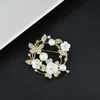 European and American Fashion Athens Ladies Pearl Brooches for Women Uniform Brooch Light Luxury Flower Wedding Jewelry Gift
