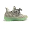 Mode barn sportskor 2021 Spring Boys New Fly Woven Andningsbara Casual pappa Skor Barnskor för tjej Toddler Sneakers 210308