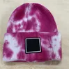 Kış Kasketleri Unisex Örme Şapka Klasik Tasarımcı Kafatası Kapaklar Boonet Kravat Boyalı Tığ Şapka Tıknaz Örgü Kap Açık Beanie Kulak Muff Yapışkanlı Etiket Hediyeler